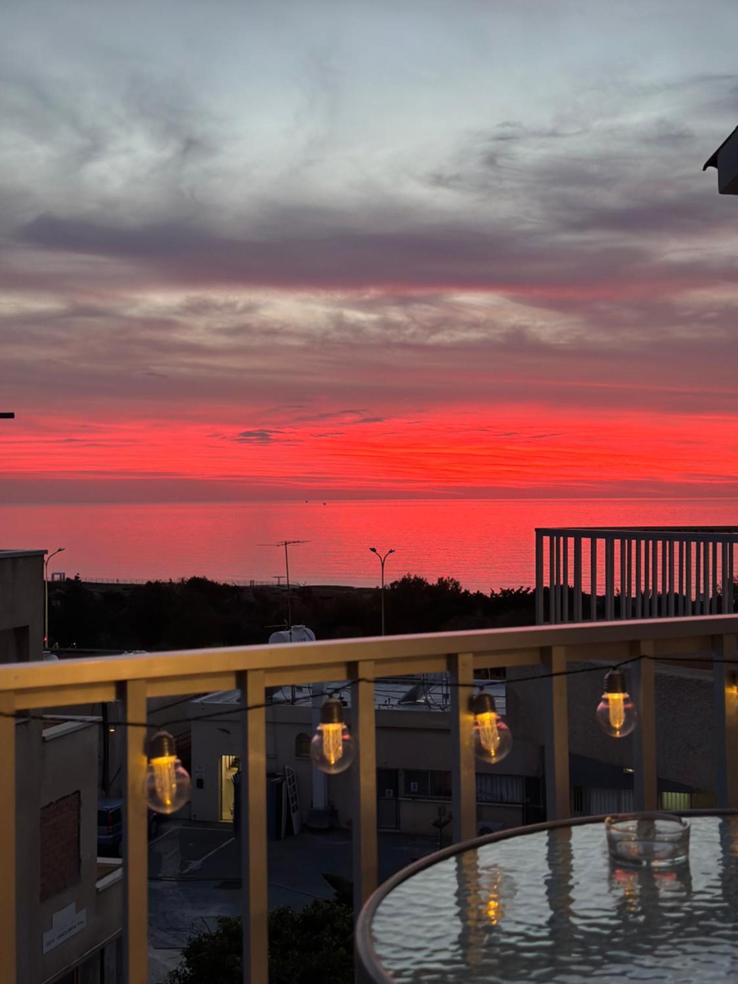 Sea View Apartment Near The Beach Paphos Exterior photo
