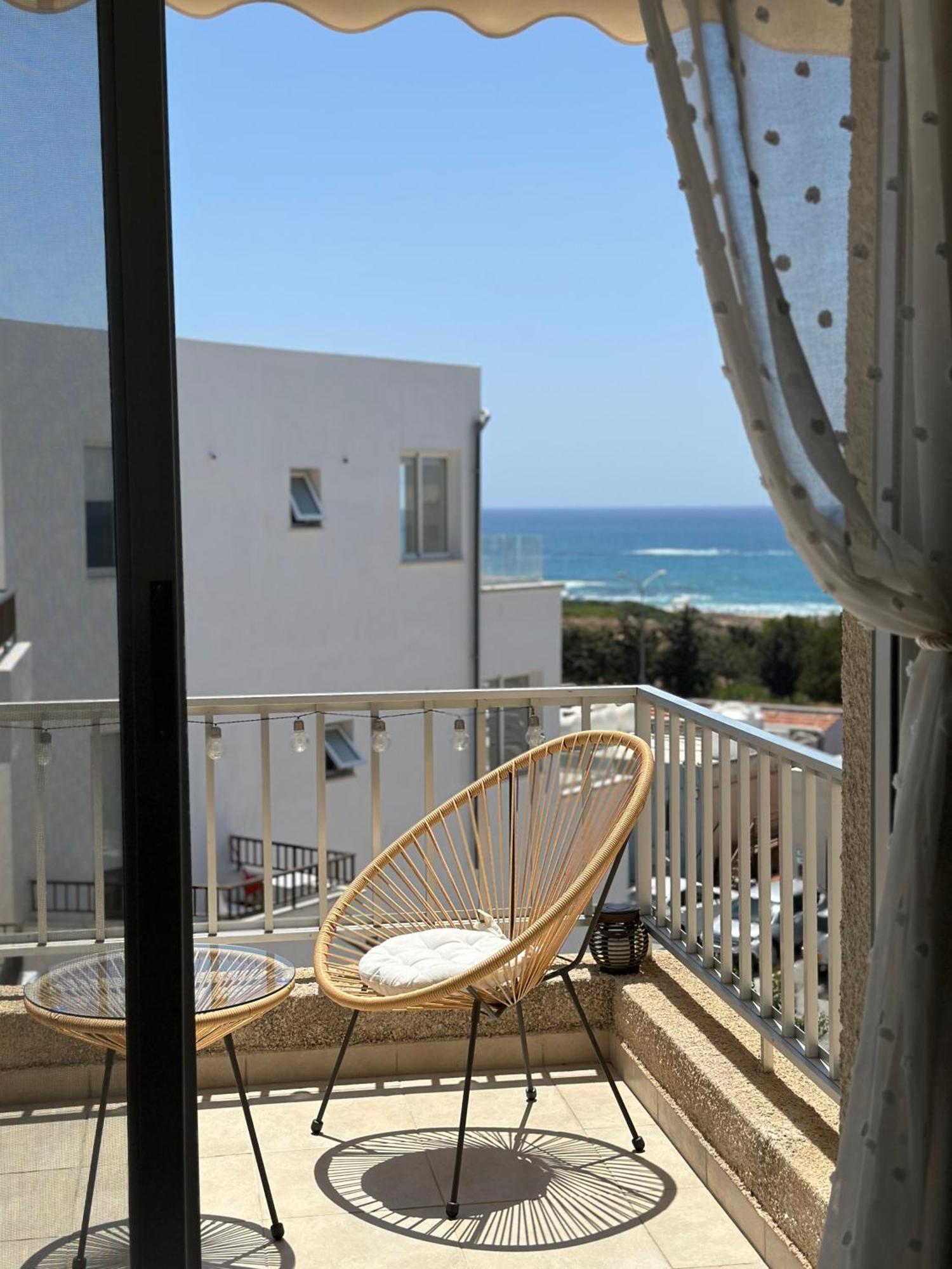 Sea View Apartment Near The Beach Paphos Exterior photo